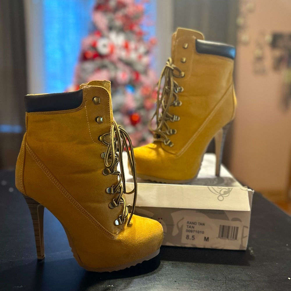 Shi by Journey suede ankle boots